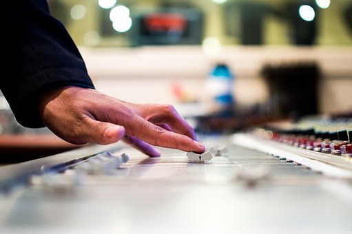 mixing-desk-351478__340.jpg